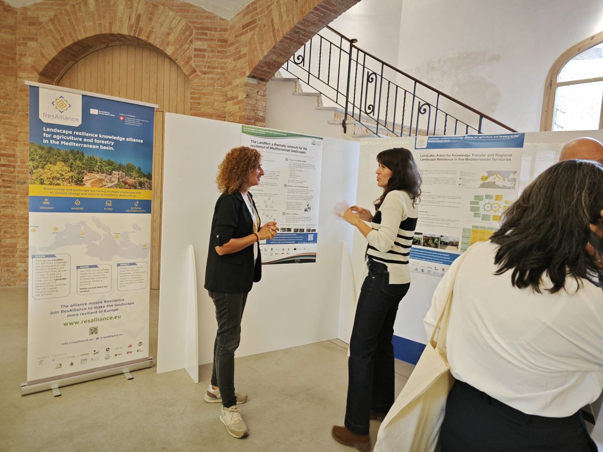 PauCostaF's tweet photo. Avui som a la @medforestweek explicant  els projectes #WildPrePyrenees i #ResAlliance  🙌

Trobaràs més informació sobre aquests projectes a 👇
https://t.co/QxccpJC5FD https://t.co/eYnDzQCjkt