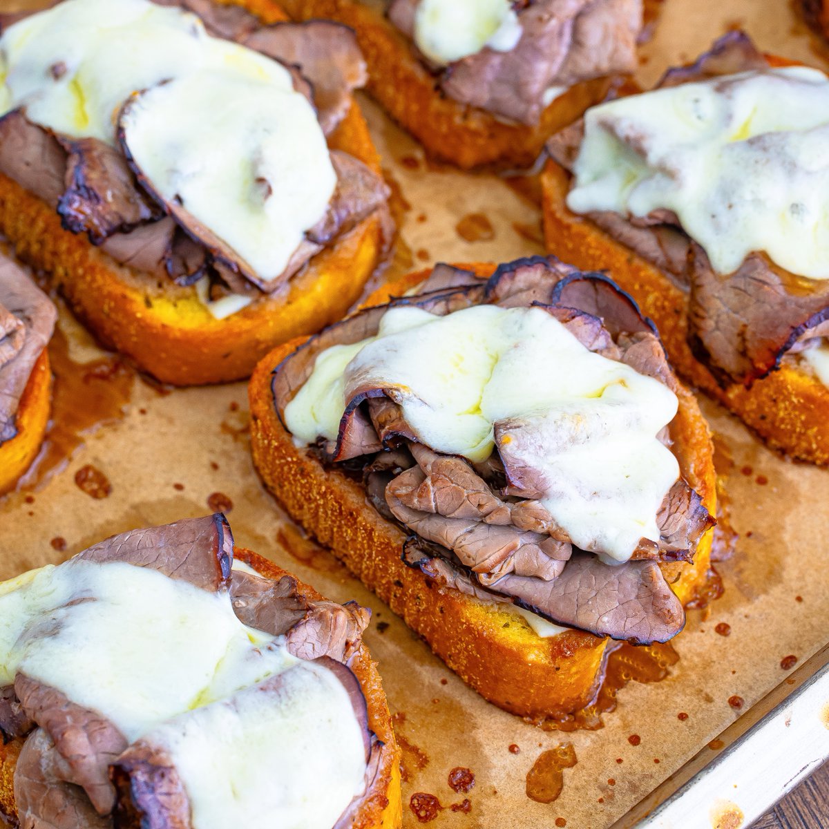 Country_Cook's tweet image. Texas Toast French Dips are an easy weeknight dinner recipe made with garlic Texas Toast, roast beef slices, gooey melted cheese and a delicious au jus to dip it in! thecountrycook.net/texas-toast-fr…