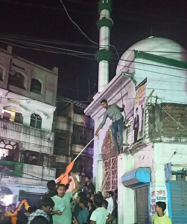 mr_mayank's tweet photo. @narendramodi Your Godse people are attacking minorities in India everyday

If you want Hindu minorities in other countries to be treated well,

Ask your Godse people to treat minorities in India nicely. https://t.co/Co5lYszets