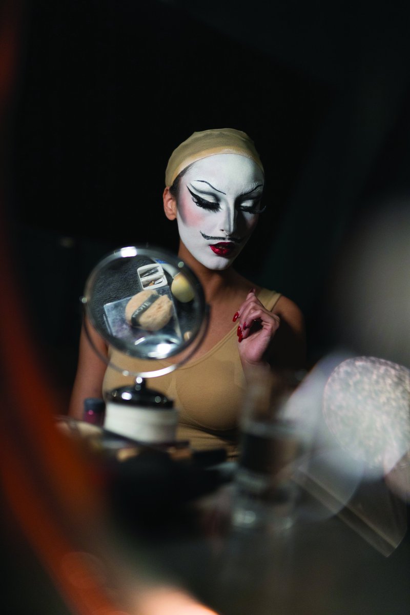 [Portfolio] Entre moustaches et lèvres pailletées, ukulélé et contorsions, le Cabaret de Nulle Part s’apprête à monter sur scène. Avec un humour au vitriol autant qu’une tendresse immense, ce Cabaret illustre notre époque et ses travers.
lalettredumusicien.fr/portfolio/le-c…
