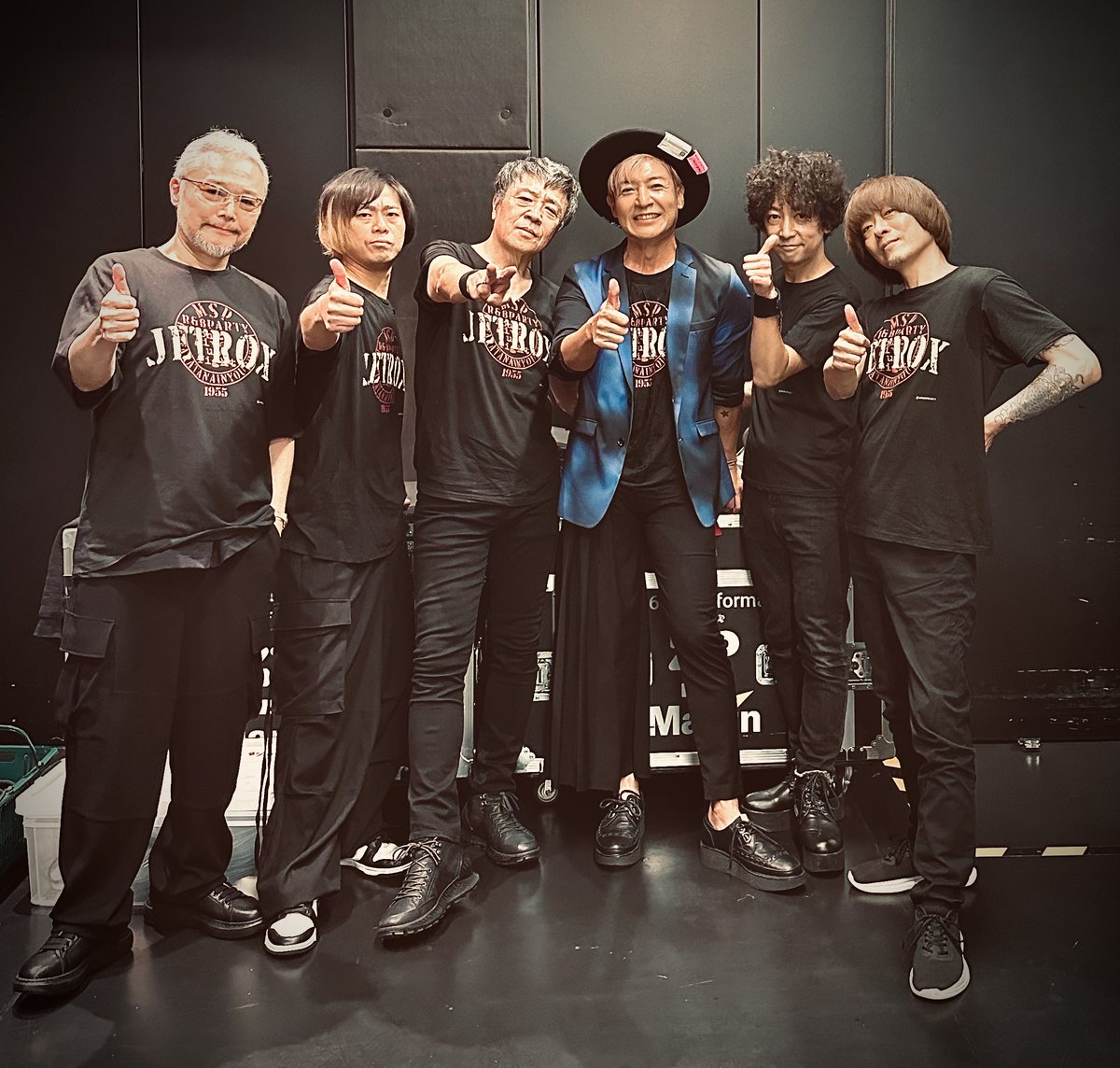 takeshi_tsuruno's tweet photo. 世良さんとステージで歌わせて貰うのは5年ぶり🔥
笑顔に包まれた会場に
もう、いろんなビーム出しまくった!!!!
最高🔥🎤🎤🔥JETROX
ゲストに呼んでいただきありがとうございました!
#世良公則 #JETROX https://t.co/xRQA5sG1Uc