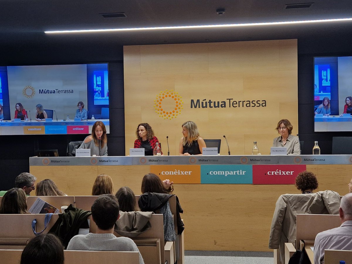 Mutua_Terrassa's tweet photo. Èxit de participació  a la 2 jornada d'Actualització en #Reumatologia per Atenció Primària,que va aplegar més de 130 professionals. Des del servei de @ReumatologiaMT es vol agrair la participació de tots els assistents i destacar la gran qualitat de totes les comunicacions. https://t.co/Pb3YthEuDI