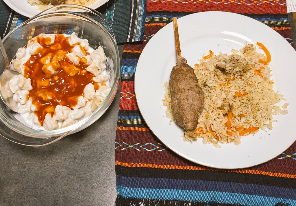 mutturineko's tweet photo. 珍しくおうちにお客さんが来たので
トルコ並びに中央アジア料理を作ってみました🐏
#迫真料理部　#おうちごはん https://t.co/FU81Bsco4p
