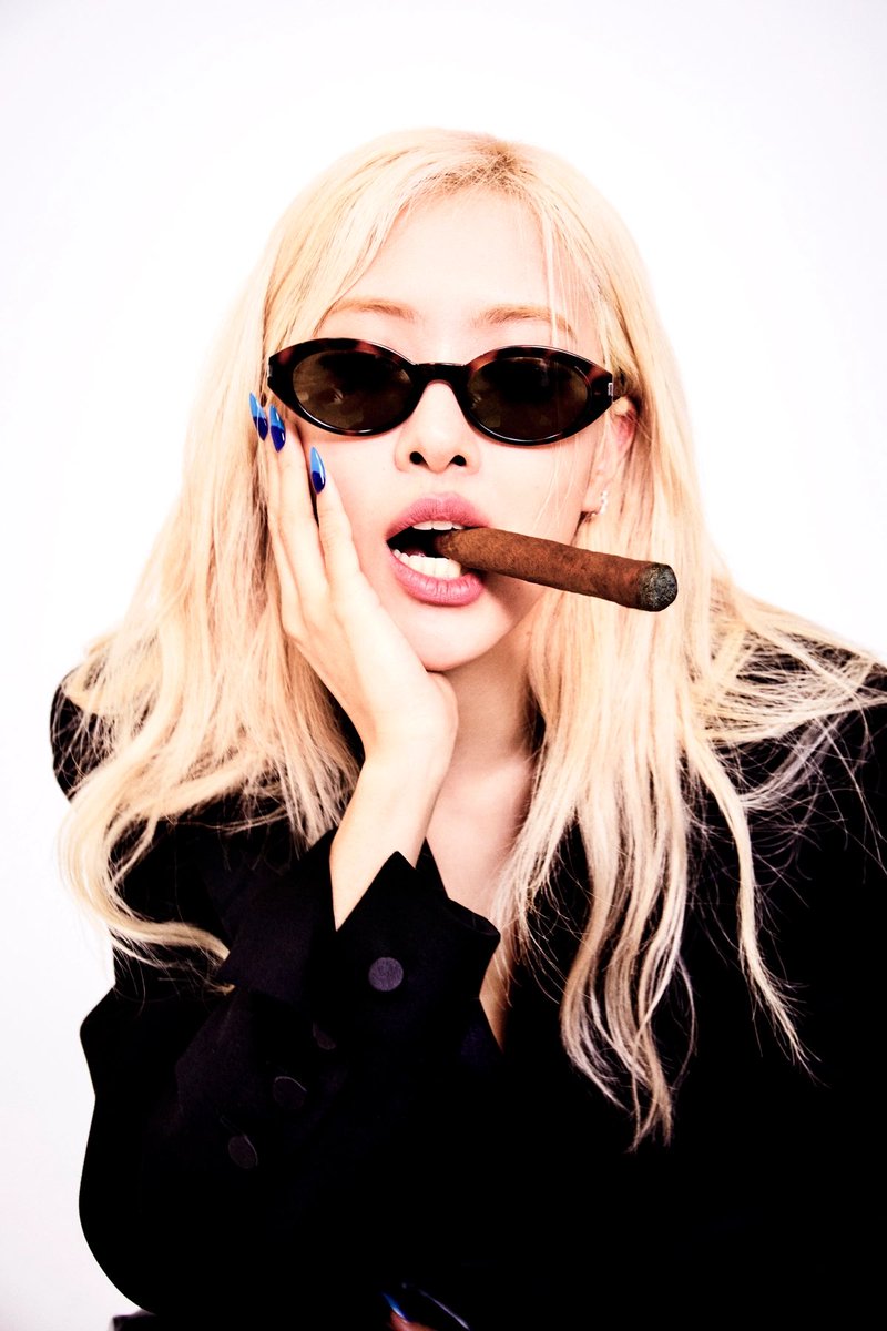 150Rts and Replies? 

ROSÉ IS ON TOP
#ROSExPaperMagazine