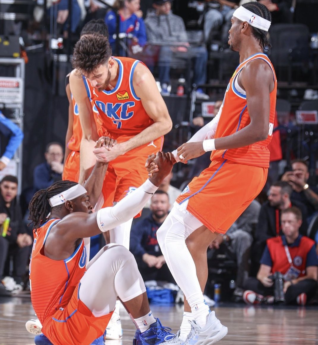 The 6-0 Thunder are dominating with a 17.67 avg. margin and the NBA’s youngest starting lineup (24 years, 148 days).

Can they become the league’s youngest champs?

 #ThunderUp #NBA #OKC