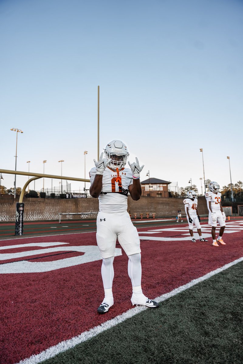 Jaythetruuth_21's tweet photo. Senior year regular season stats!
172 carries 1,693 yards (9.8 ypc) 21 TDs
411 KR yards 2 TDs
13 catches 182 yards 1 TD 
#1 rusher in 5A (GA)
Gwinnett county rushing record (421 in 1 game)

@thecoachgrim @RecruitGeorgia @bsa28_ @BenMoore247 

https://t.co/UgUttjhtgj https://t.co/ttrdQaRMeR