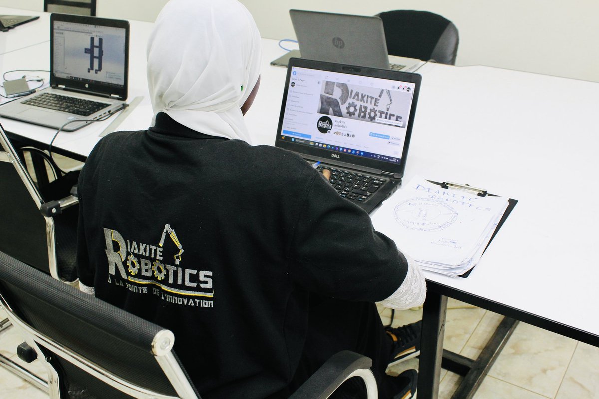 RoboticsDiakite's tweet image. Chez Diakité Robotics, chaque jour est une aventure ! 💡 Nos talents unissent leurs forces face aux défis quotidiens✨.

 🤝 Ensemble, nous relevons chaque défi avec passion et détermination. 💥

#DiakitéRobotics #DreamTeam #Robotique #TechPourTous #Innovation #DébutDeSemaine