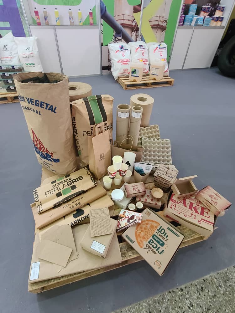 Dando los últimos toques a la muestra expositiva de #Cubapel en #FIHAV2024. Visitenos en el pabellón 16, stand del Osde <a href="/geiq_oc/">Grupo Empresarial de la Industria Química</a>. 
#CubapelPresente