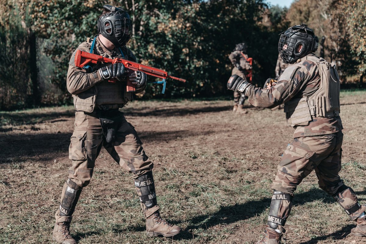 121e_RT's tweet image. Formation technique élémentaire du combat au corps à corps adapté au combat de haute intensité (FTE C4) pour nos soldats de l'escadron de circulation et d'escorte 💥

#CALT #BLOG #LogOps
#PeuxTuLeFaire