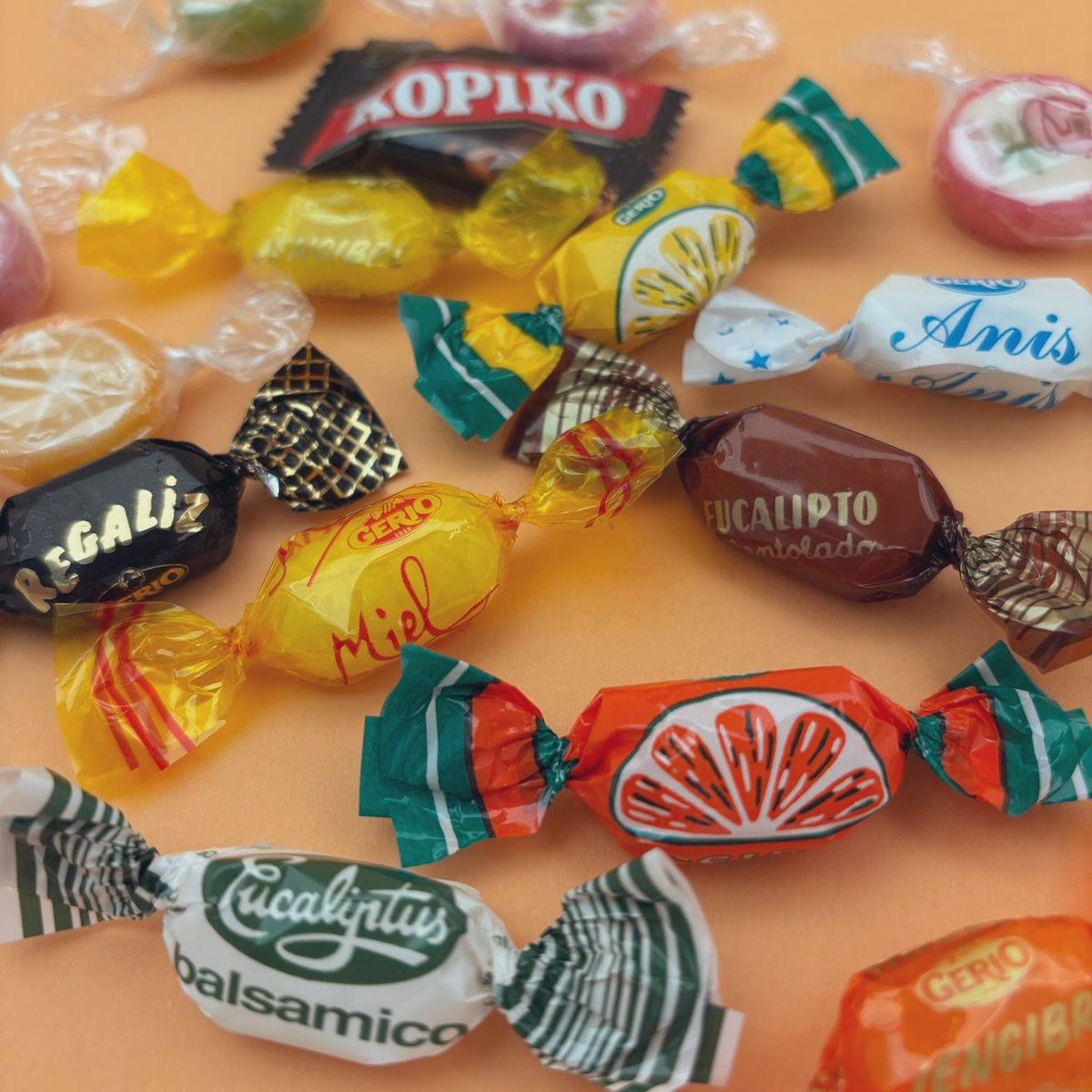 Configirona's tweet image. Bon #Diamundial del caramel / Feliz #díamundial del caramelo. 🍬🌍 #Gerio #Kopiko