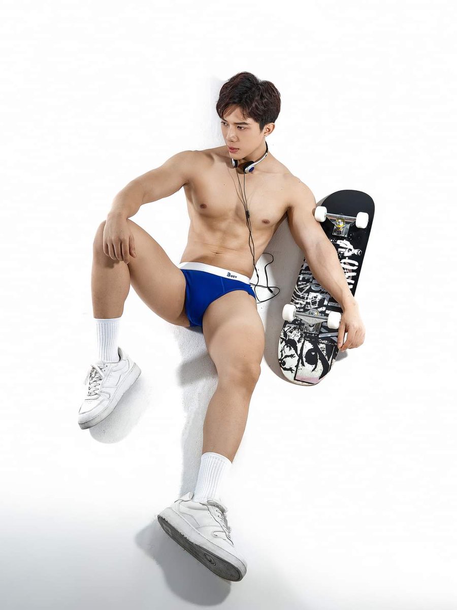 NgQuan20071998's tweet photo. Model Phú Nguyễn
Quảng cáo quần sịp, cưng mà nói 🤤🤤���� https://t.co/hcLS1EjVIM