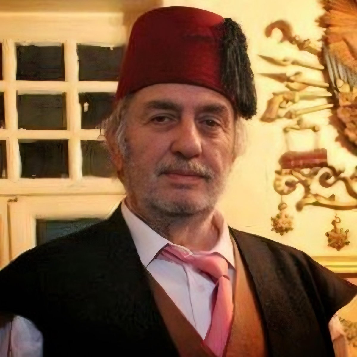 ajans_muhbir's tweet photo. Tarihçi Dr. Ümit Doğan:

“Atatürk düşmanı yobazlara açık soru;

Üstadınız Kadir Mısıroğlu yurt dışında kaldığı 11 yıl boyunca neden şeriat ülkelerinde değil de İngiltere'de yaşadı?” https://t.co/yP5vgMWmau