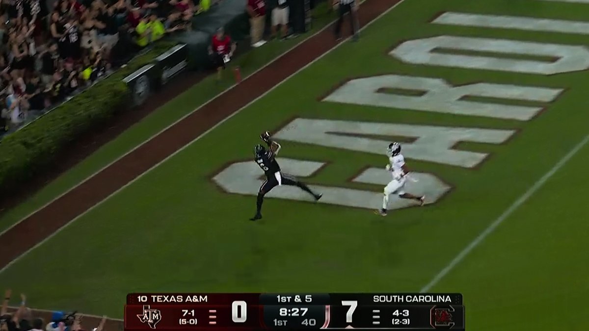 JustinKing's tweet photo. Me: Hey brain, please remember people’s names you just met. It’s embarrassing when you don’t.
 
My brain: Yeah not gonna do that but here’s two TDs that happened 12 years apart at the same place on the field. You’re welcome. https://t.co/njnbtzTDW1