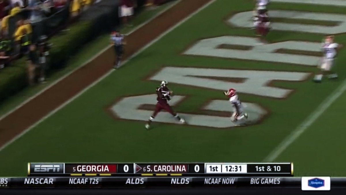 JustinKing's tweet photo. Me: Hey brain, please remember people’s names you just met. It’s embarrassing when you don’t.
 
My brain: Yeah not gonna do that but here’s two TDs that happened 12 years apart at the same place on the field. You’re welcome. https://t.co/njnbtzTDW1