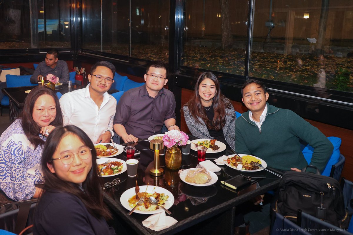 MYHicomLondon's tweet image. YB Senator Datuk Seri  Amir Hamzah Azizan, @MOFmalaysia hosted a dinner for Malaysian corporate and business community in the UK at Cempaka Kensington Restaurant on 31 October.