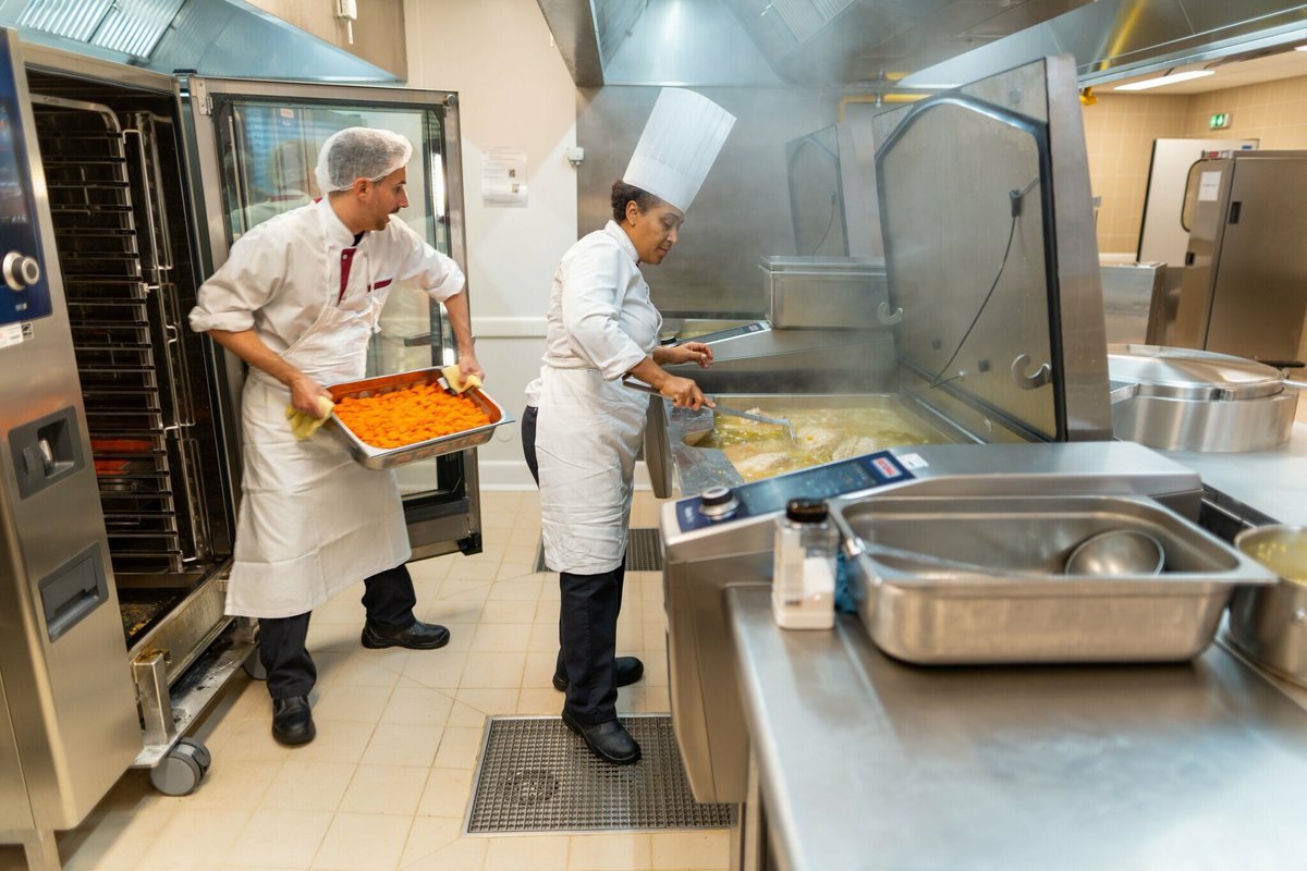 À Châtenay-Malabry, les fruits et légumes de la ferme urbaine finissent dans l’assiette des écoliers
➡️ l.leparisien.fr/Ecpe