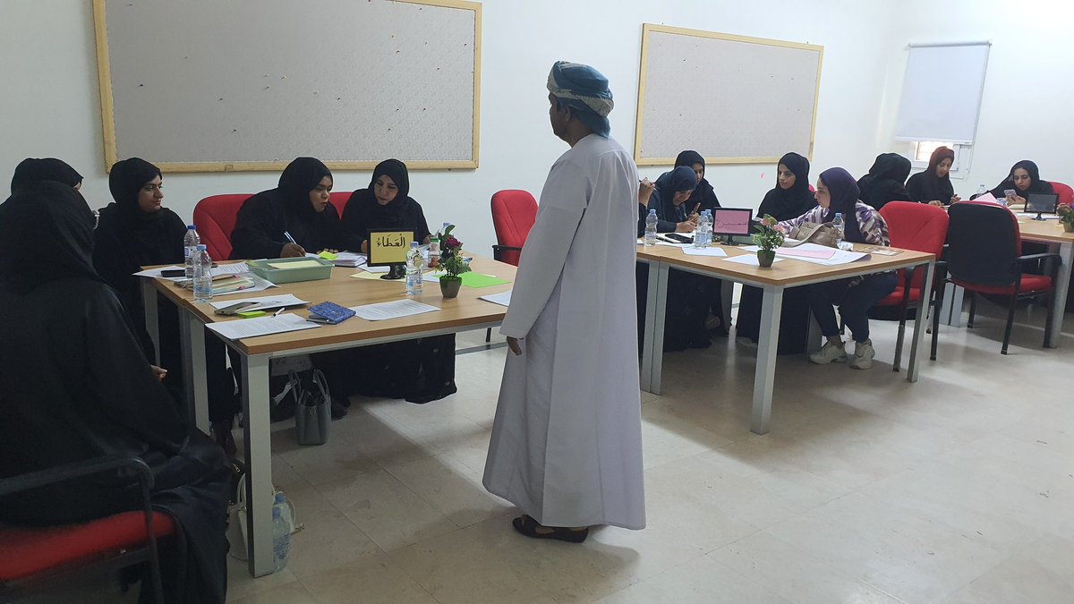 kh99344348's tweet photo. بدأ اليوم  تنفيذ البرنامج التدريبي للدراسة الدولية (بيرلز) ، استهدف البرنامج المعلمات الأول ومنسقات المجال الأول بالمحافظة ، ويستمر البرنامج لمدة ثلاثة أيام بحضور مشرفي ومشرفات المجال الأول  قدم البرنامج المشرف الأول الأستاذ ناصر الهنائي والأستاذ محمود اليحيائي مشرف مجال أول  . https://t.co/RQirYX8nFd