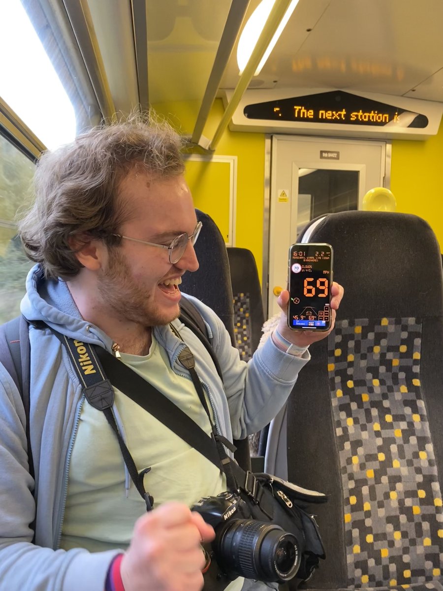 wheres_ally2016's tweet image. new pinned tweet because I found myself a dork :3

Hi! I'm Alasdair. Start running

Few things about be:

- 21 (it's supposed to be fun)
- trains &amp;lt;3
- taken &amp;lt;33
- unhinged swiftie
- bri'ish 😔🇬🇧
- chaotic bi/pansexual🏳️‍🌈 (either label is fine)
- struggling engineering student