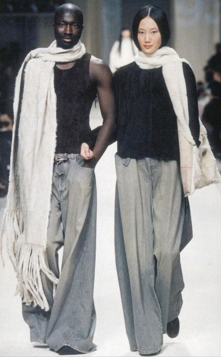 FinalBlow_Chi's tweet photo. Jean Paul Gaultier AW99 https://t.co/5XCcnx2YxH