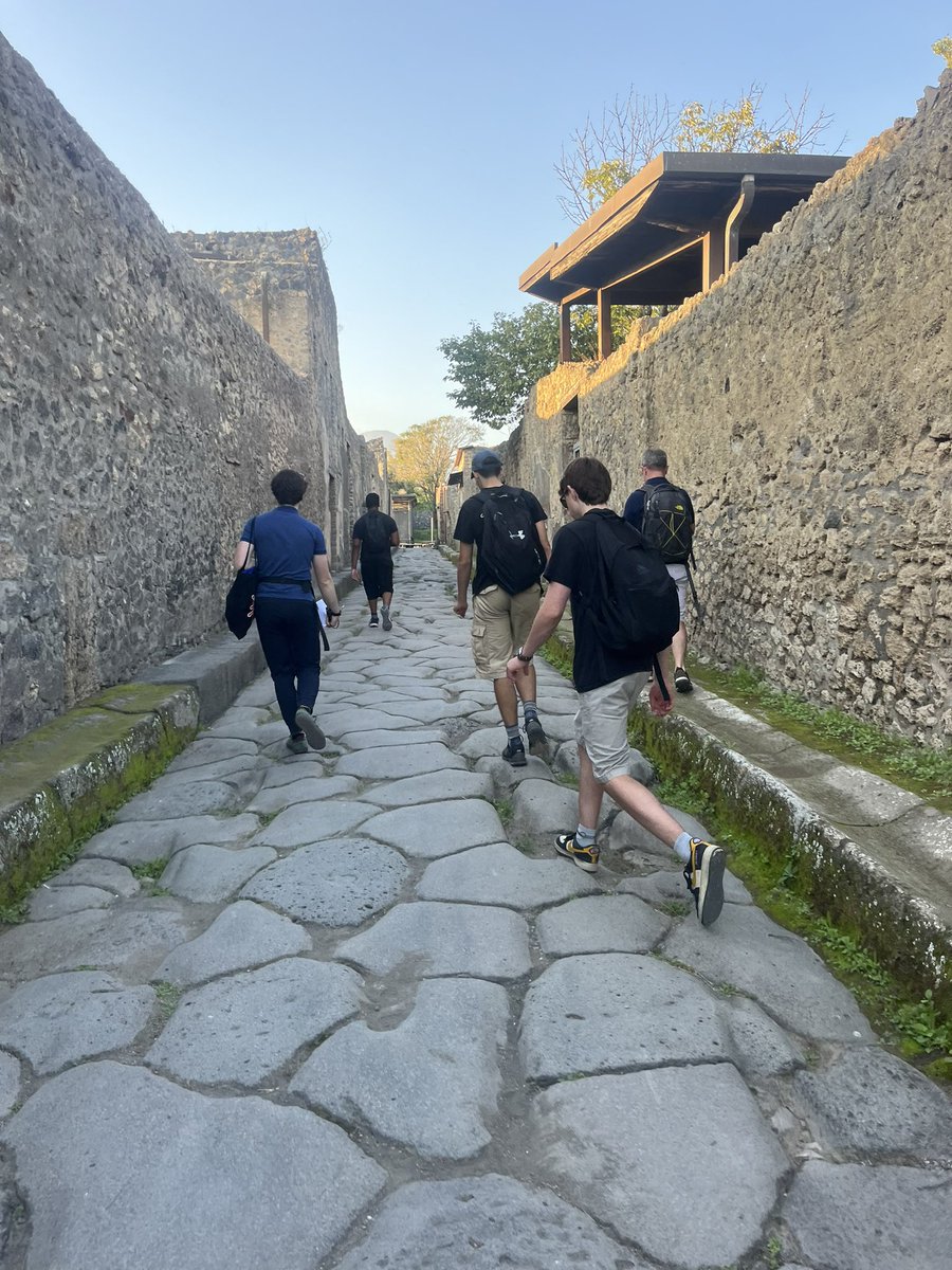TiffinClassics's tweet photo. Streets of Pompeii https://t.co/m4pAy1XaAs