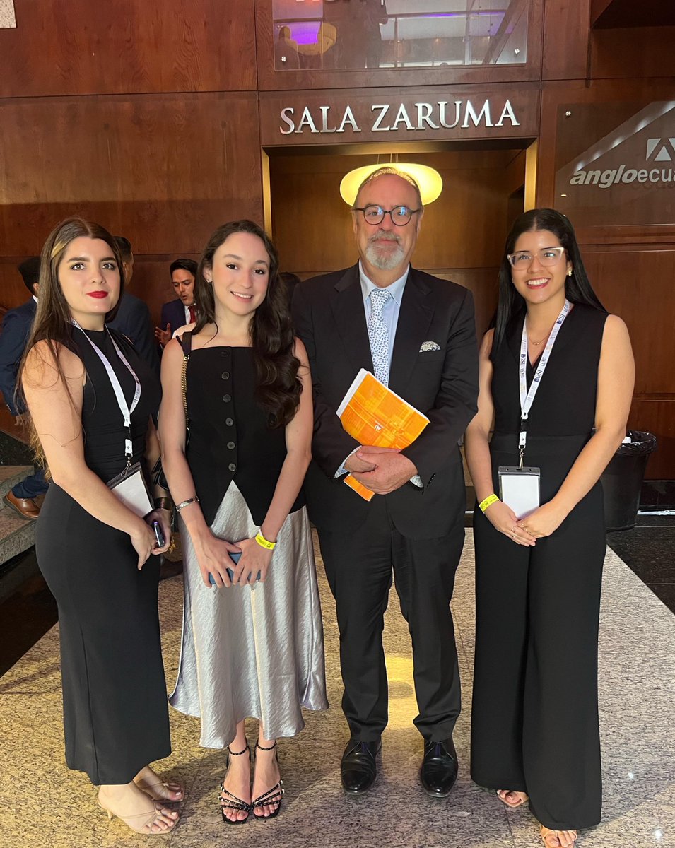 giugrab's tweet photo. Tuve la oportunidad de asistir al Primer Congreso Internacional de Derecho Constitucional y Tributario, organizado por @lacortediceEC  y @lacortedicetrib, y fue una experiencia única de aprendizaje y crecimiento. 

Como estudiante, fue invaluable escuchar las perspectivas de expertos internacionales y enriquecer mis conocimientos, además de conectar con profesionales y otros apasionados por el derecho.

Agradezco a @aldicon18 @VeronicaLHM y John Arias por crear este espacio de diálogo y formación que marca una verdadera diferencia en nuestra formación jurídica.