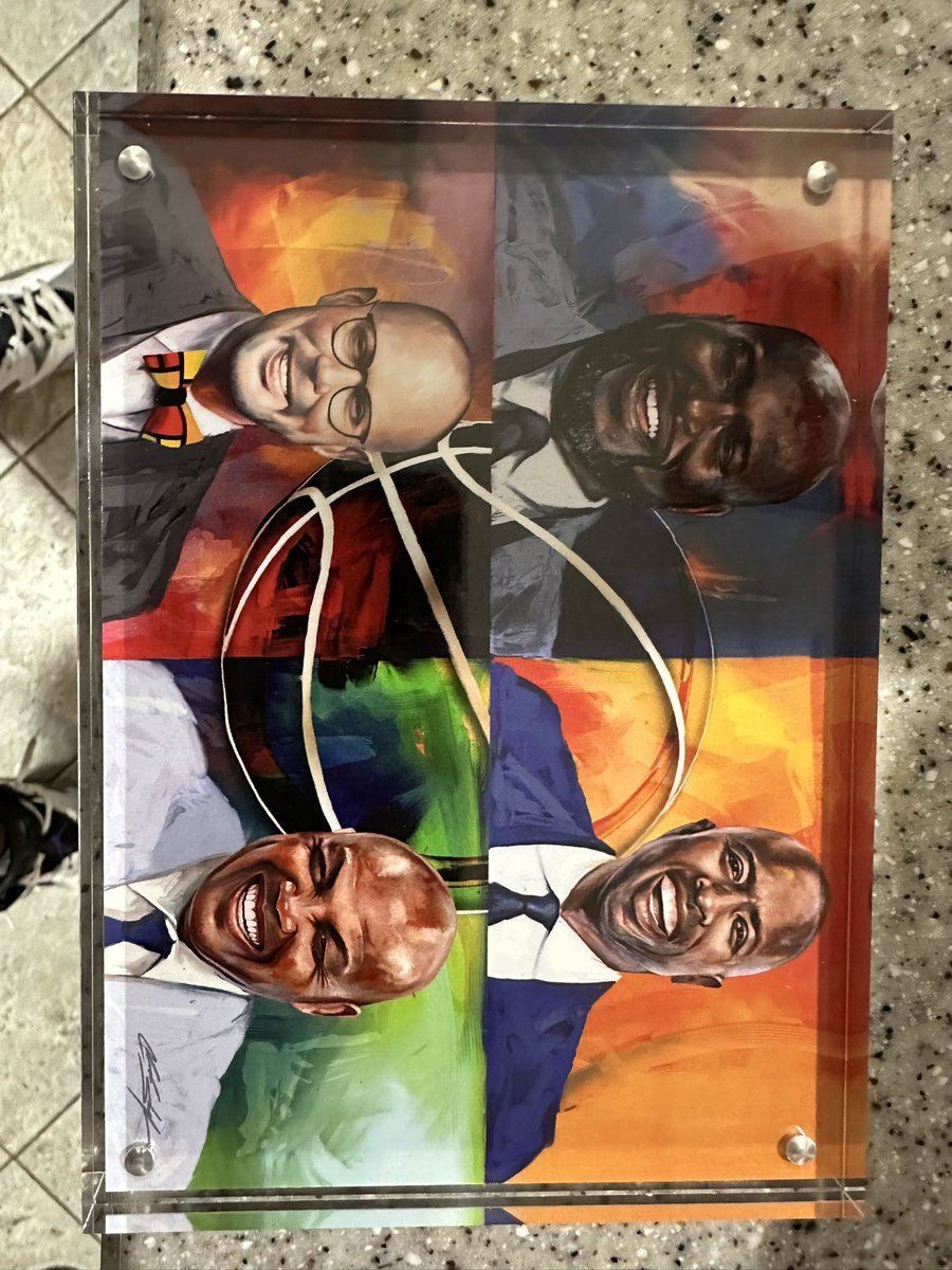 TonyTheBlerd's tweet photo. @NBAonTNT mannnnnnnn thank y’all so much for the gift. This is going in my home office. This means a lot to me. It’s been a great run @TurnerSportsEJ @SHAQ @TheJetOnTNT @BarkleyonTNT https://t.co/UO0Ocvv9db