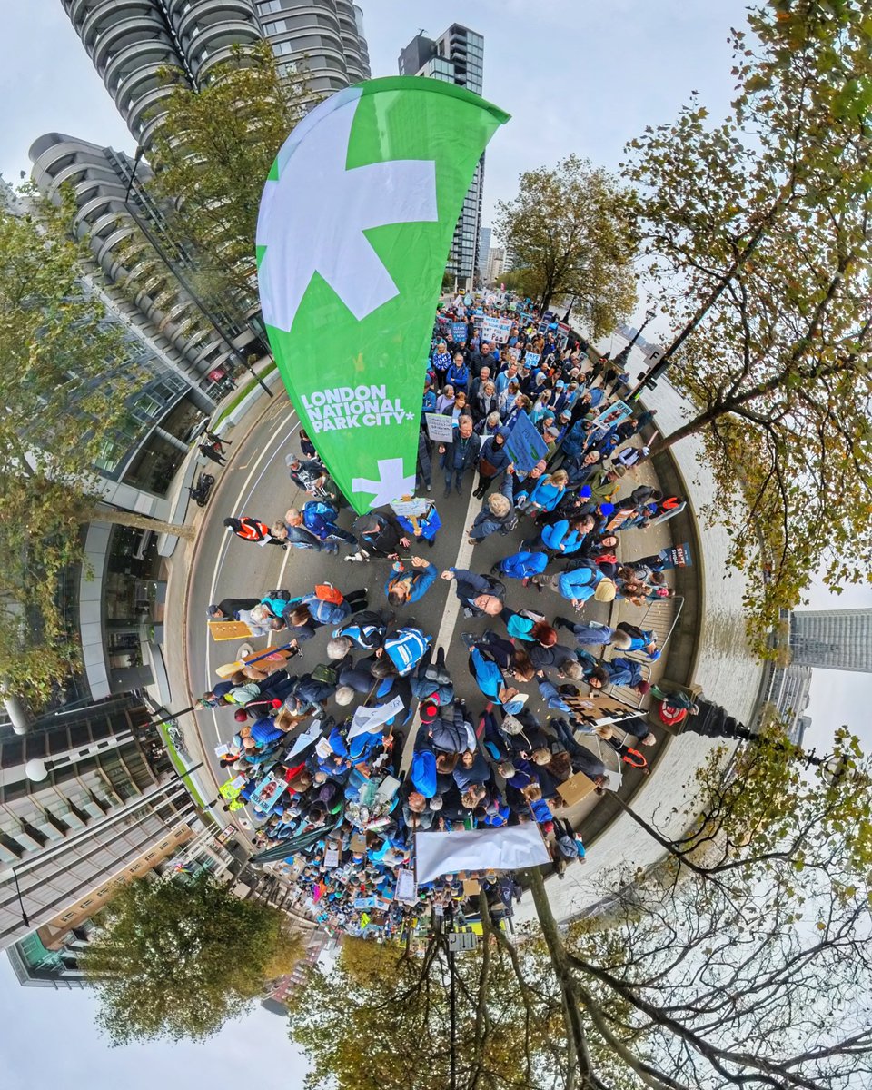 London National Park City* (@londonnpc) on Twitter photo Yesterday we joined 15,000+ in the March for Clean Water ๐. Organised by <a href="/RiverActionUK/">RiverActionUK</a>, <a href="/GreenpeaceUK/">Greenpeace UK</a>, and <a href="/friends_earth/">Friends of the Earth</a> this powerful event was a human river, marching from Albert Embankment to Parliament Square ๐ง
๐งต#ProtectOurRivers ๐ Yesterday we joined 15,000+ in the March for Clean Water ๐. Organised by <a href="/RiverActionUK/">RiverActionUK</a>, <a href="/GreenpeaceUK/">Greenpeace UK</a>, and <a href="/friends_earth/">Friends of the Earth</a> this powerful event was a human river, marching from Albert Embankment to Parliament Square ๐ง
๐งต#ProtectOurRivers ๐