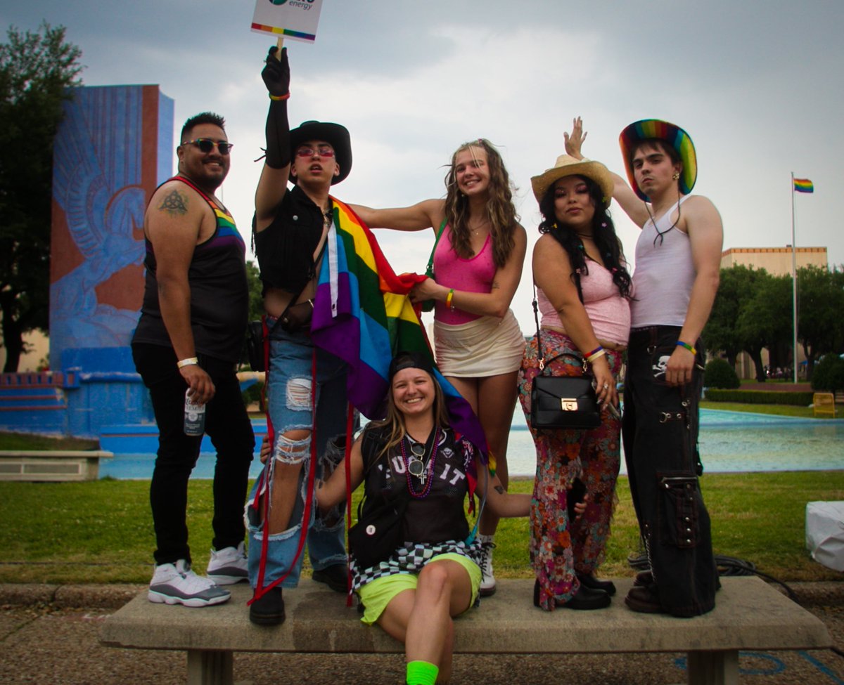 EdenCourt's tweet image. 🎬 #InvFilmFest DAY 5!

💥 ACROSS THE RIVER AND INTO THE TREES
💥 WHEN THE LIGHT BREAKS
💥 I'M STILL HERE
💥 KIM CARNIE OUT LOUD