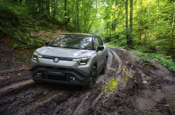 SUZUKI PRESENTA EN EUROPA EL E VITARA, EL PRIMER MODELO ELÉCTRICO DE LA MARCA apmc.cat/apmc/?p=121221 <a href="/SuzukiIberica/">Suzuki Ibérica</a> <a href="/JuanLopezFrade/">Juan López Frade</a> <a href="/PremsaMotorCat/">APMC</a> #Suzuki #APMCmotor
