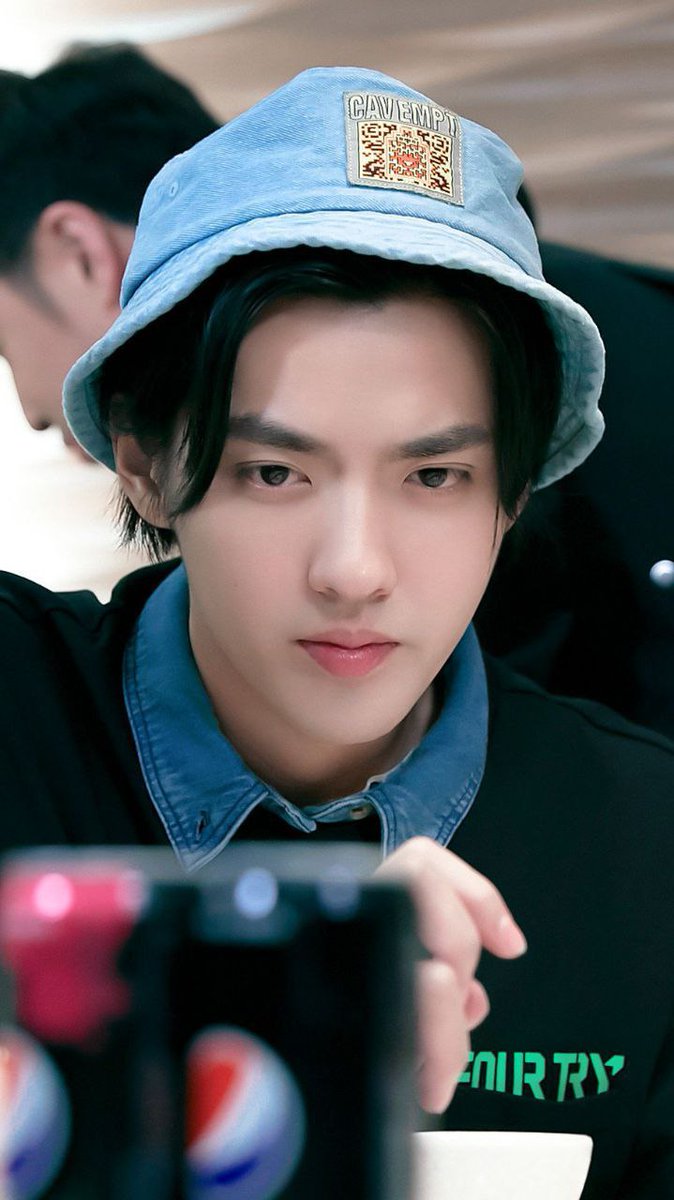 پمپاژ اکلیل فراوان
Kris Wu ℘ #KrisWu #吴亦凡