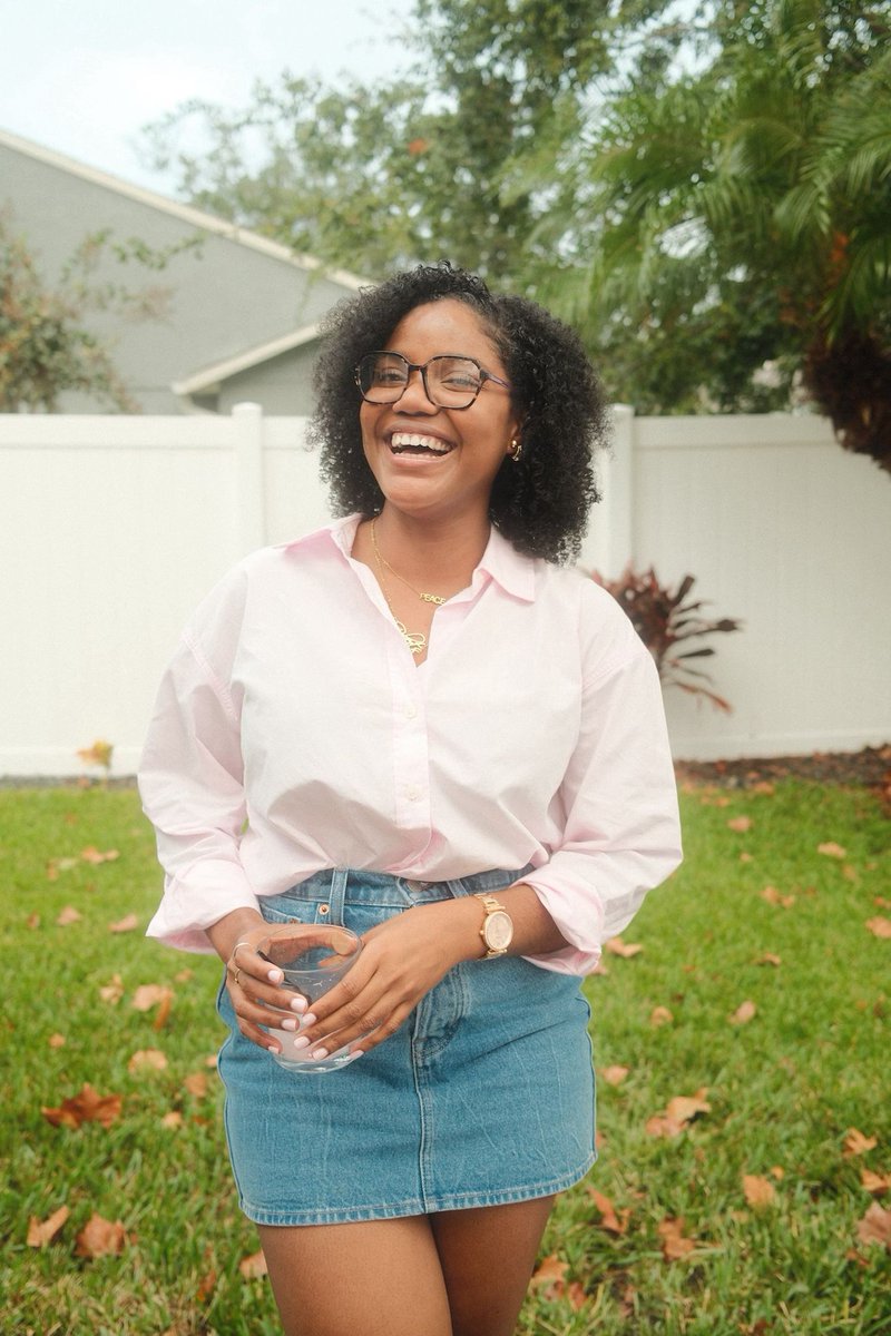 En ce jour si spécial pour toi et également pour moi aussi, les souvenirs me reviennent a flots dans ma mémoire. 
Le petit bébé que je portais dans mes bras il y a encore x années a bien grandi et que tu es devenue une femme resplendissante et rare. Bon rekolt kafe ma Chérie.