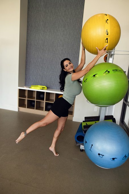 Watch Ava Addams's leaked NSFW photo on TwXstars