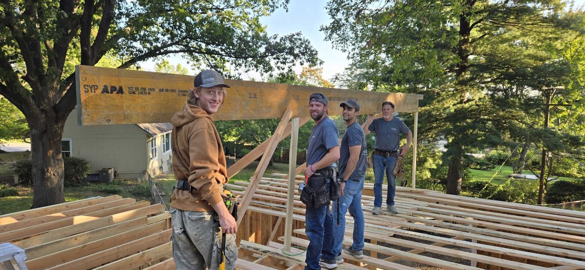 WineteerKC's tweet image. Talk about a full addition for this home in Leawood! New bedroom, two new bathrooms, a home office, and a full kitchen! The Wineteer team is hard at work getting this project done. Check out these progress pictures! 

#Homeremodeling #KCRemodeling #RoomAddition #RemodelingKC