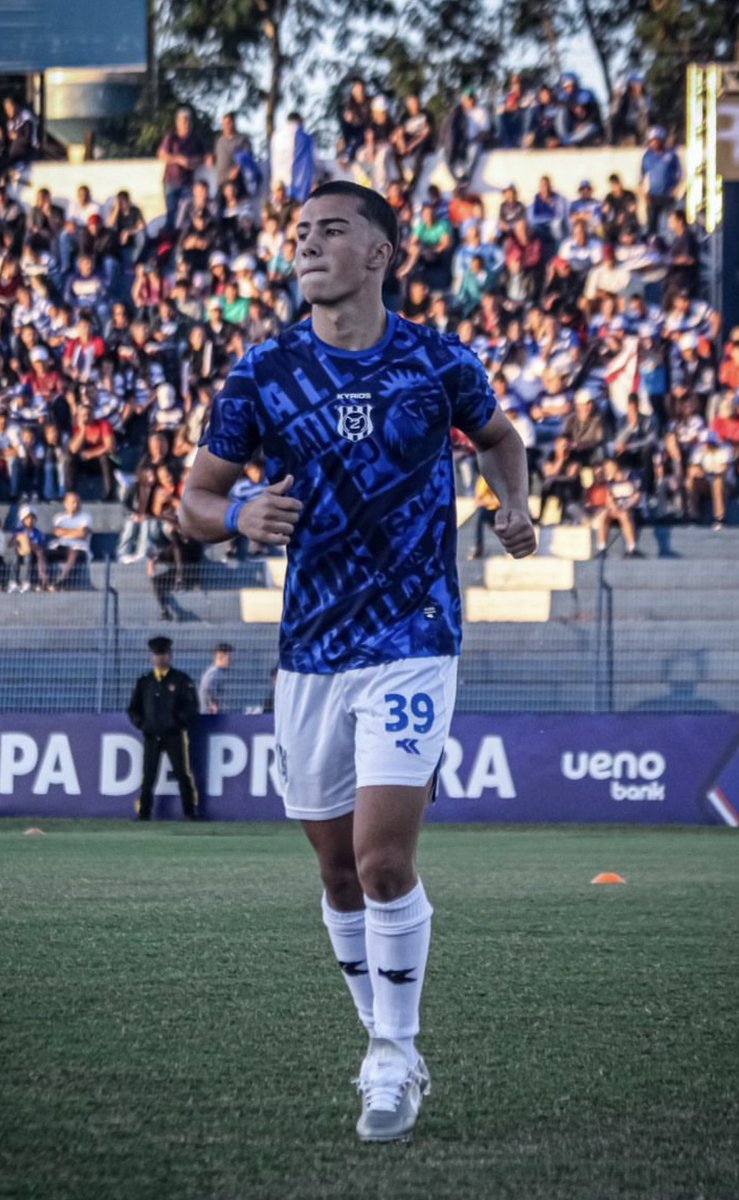 VictorPimenta14's tweet photo. 🔛REFORÇO GRINGO!! O Goiás acertou para suas categorias de base a contratação do atacante Cláudio Escobar (18). O jogador vem em definitivo junto ao 2 de Mayo 🇵🇾, com contrato até final de 2026. 

Ele é aguardado em Goiânia nesta segunda, antes da assinatura do contrato. 🟢⚪️ https://t.co/2cBnqvSPsw