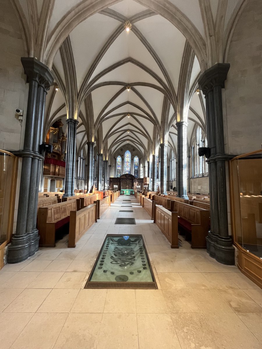Iain_MacGregor1's tweet photo. Lunch at the #InnerTemple today was made more interesting in visiting the church itself beforehand. No homicidal catholic monk chasing us I'm glad to report. https://t.co/w3RujUacUb