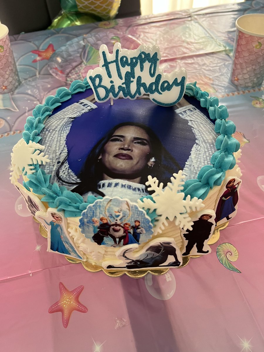 inditabcn's tweet photo. Que sorpresa de cumple más bonita me han hecho mi familia 😍
 @IndiaMartinez https://t.co/r3eXDWlVpG