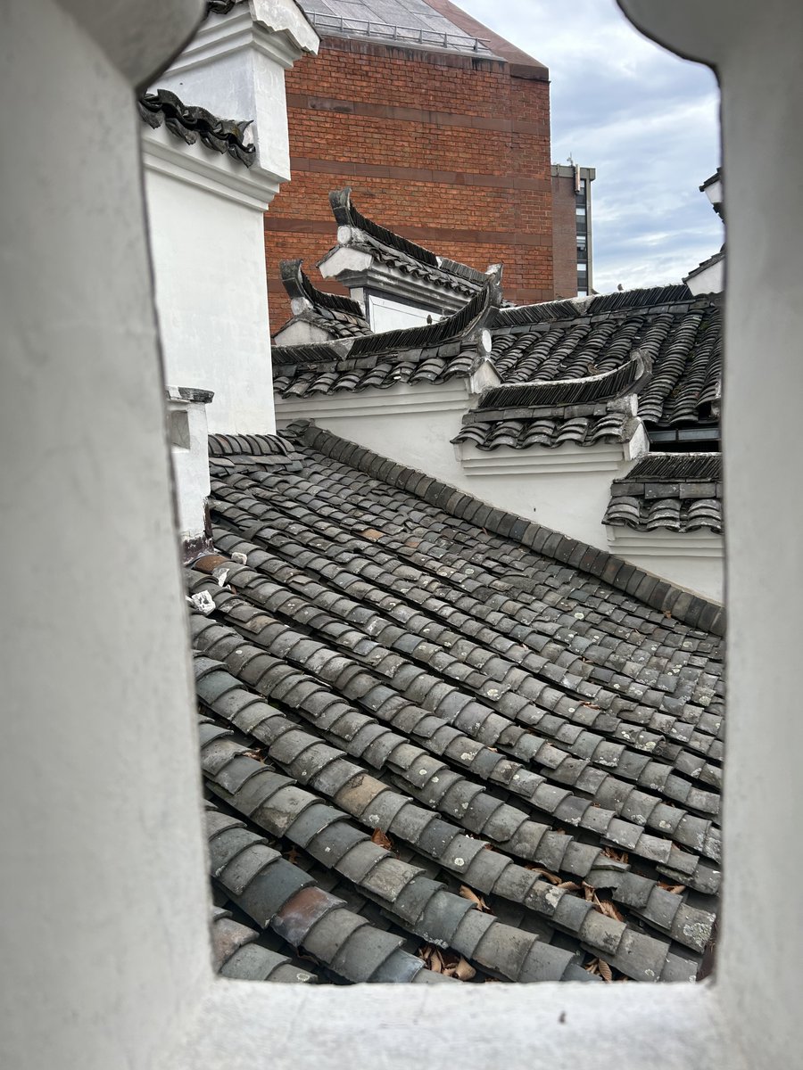 CRLS Chinese students had a private tour of the Yin Yu Tang house pem.org/yin-yu-tang-a-… at PEM in Salem.  Our <a href="/CRLStweets/">CRLS</a>  students were able to recognize many details they have been studying in our Qing dynasty unit. <a href="/cambridge_cpsd/">Cambridge Schools</a>