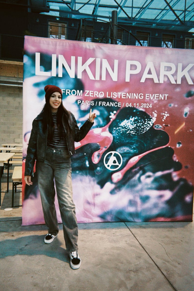Maylenchan's tweet photo. Dile tú a la Bárbara de 12 años que en 2024 va a estar invitada a París a ver a Linkin Park en directo y a escuchar su nuevo álbum en primicia…

Qué locura ❤️‍🩹 https://t.co/FI7zbB0fzr