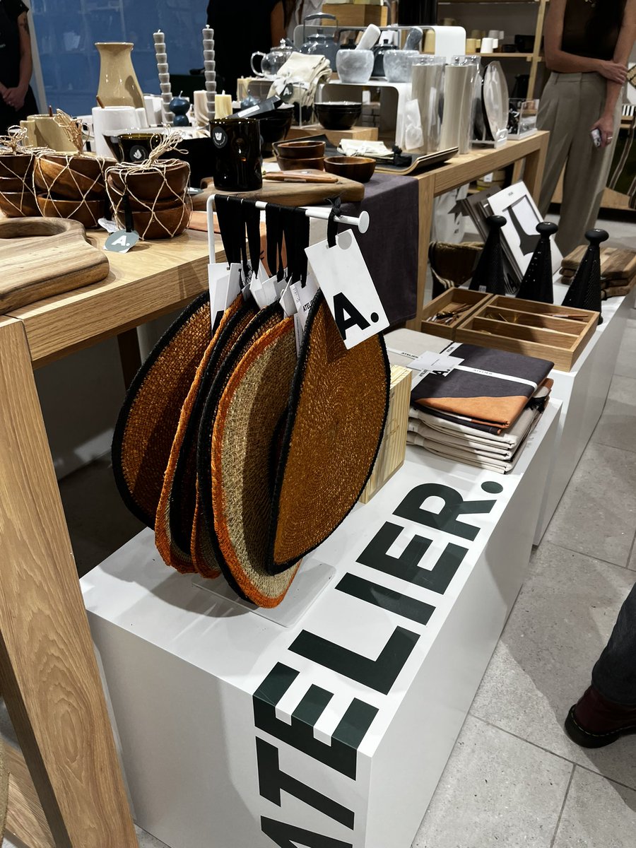 Fruticienta's tweet photo. Isadora acaba de abrir un local con productos de decoración. Se llama Atelier y les aseguro que nos vamos a fundir. Para nuestra un botón: https://t.co/4Py2DjoeN2