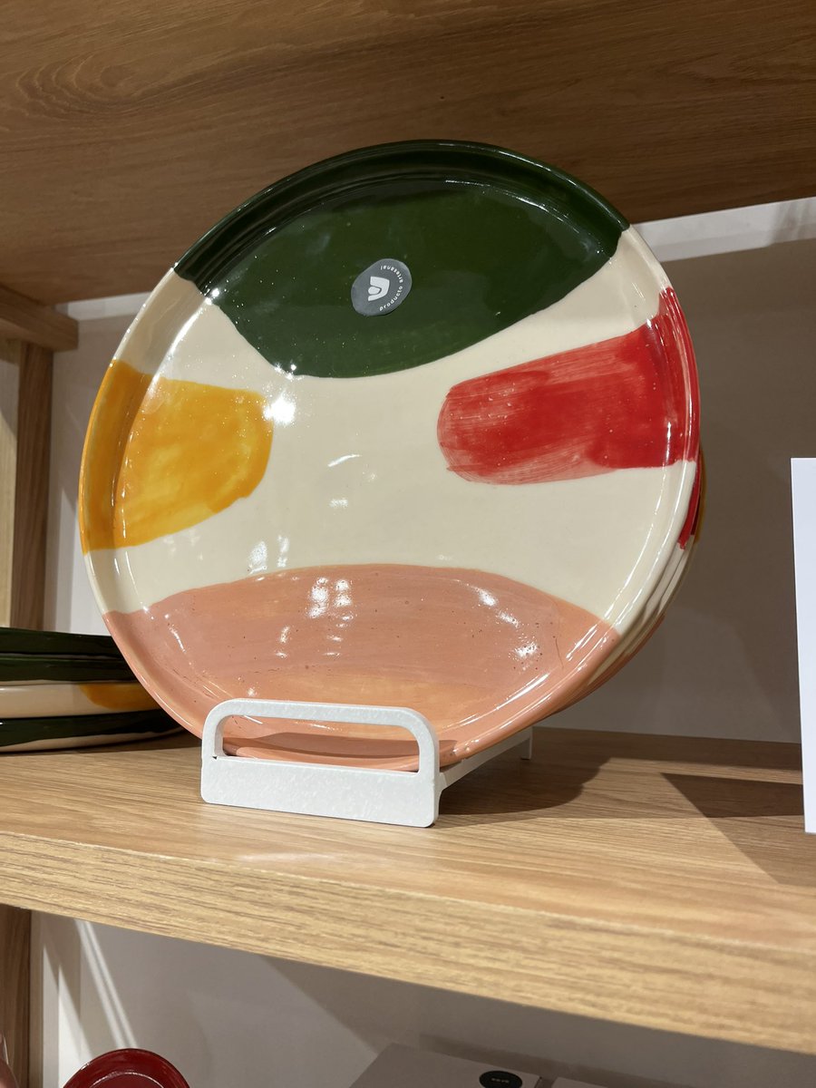 Fruticienta's tweet photo. Isadora acaba de abrir un local con productos de decoración. Se llama Atelier y les aseguro que nos vamos a fundir. Para nuestra un botón: https://t.co/4Py2DjoeN2