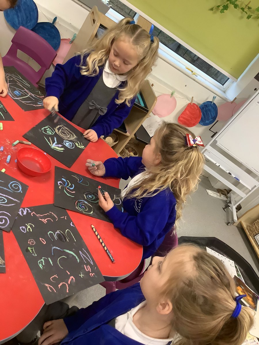 IPMATAshGrove's tweet photo. In crafts club this week we have being making firework pictures using chalk. We’ve had so much fun!! #AGPAReceptionafterschoolclub #craftfun https://t.co/cinnIhILcR