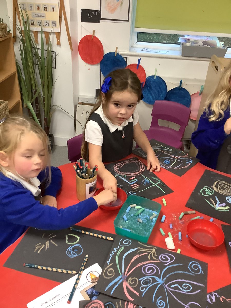 IPMATAshGrove's tweet photo. In crafts club this week we have being making firework pictures using chalk. We’ve had so much fun!! #AGPAReceptionafterschoolclub #craftfun https://t.co/cinnIhILcR