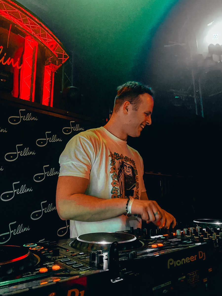 Hey! Op het moment je volgende feest aan het organiseren? En heb je toevallig daar nog een DJ voor nodig? Bericht me op onderstaande contact info!
Tel: +31 6 255 714 98
Email: joepluttikhuis@live.nl
Instagram: Jody_of