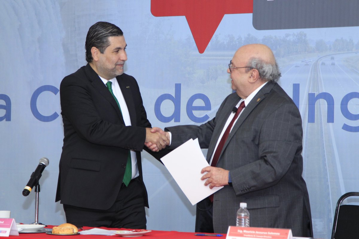 cmicnacional's tweet photo. Esta mañana, nuestro presidente nacional, Luis Méndez Jaled, @lmendezjaled participó en el diálogo con ingenieros "Infraestructura Motor de Desarrollo y Bienestar", organizado por el Colegio de Ingenieros Civiles de México @CICMoficial.

Méndez Jaled resaltó los factores clave para una infraestructura sólida y un crecimiento sostenible. Para lograr un desarrollo óptimo, es esencial fortalecer nuestras instituciones y el Estado de derecho, fomentar el ahorro e inversión productiva, y modernizar la infraestructura. Además, el desarrollo del capital humano y la innovación en ciencia y tecnología son cruciales, al igual que la vinculación con cadenas globales de alto valor y la formación de redes de confianza y cooperación. 

El presidente del CICM, Mauricio Jessurun Solomou, entregó un reconocimiento a nuestro presidente nacional, reafirmando así nuestro compromiso conjunto de trabajo.