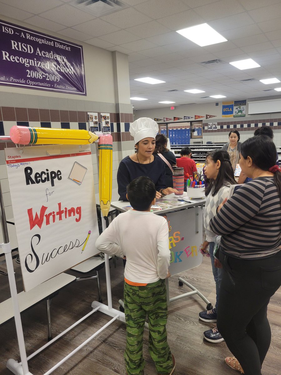 jhcoker956's tweet photo. 🍎 Having a blast at the #RACDGrow conference today! My booth was all about a “Recipe for Writing Success” 📝🍲. Loved sharing goodies with families to inspire more learning moments right in the kitchen! 👩‍🍳📚 #LearningIsDelicious #FamilyEngagement @RISDMET https://t.co/HBqNqDuuke