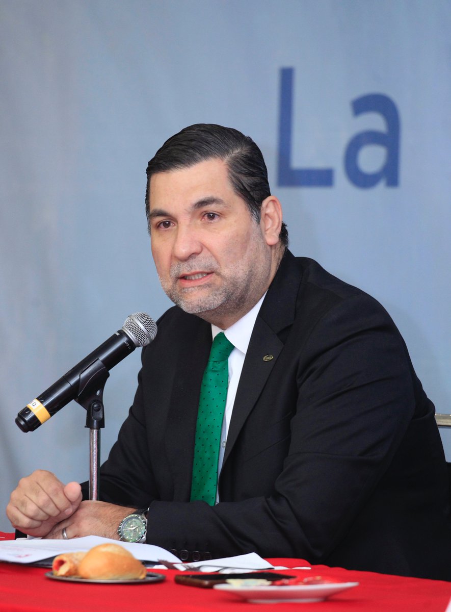 cmicnacional's tweet photo. Esta mañana, nuestro presidente nacional, Luis Méndez Jaled, @lmendezjaled participó en el diálogo con ingenieros "Infraestructura Motor de Desarrollo y Bienestar", organizado por el Colegio de Ingenieros Civiles de México @CICMoficial.

Méndez Jaled resaltó los factores clave para una infraestructura sólida y un crecimiento sostenible. Para lograr un desarrollo óptimo, es esencial fortalecer nuestras instituciones y el Estado de derecho, fomentar el ahorro e inversión productiva, y modernizar la infraestructura. Además, el desarrollo del capital humano y la innovación en ciencia y tecnología son cruciales, al igual que la vinculación con cadenas globales de alto valor y la formación de redes de confianza y cooperación. 

El presidente del CICM, Mauricio Jessurun Solomou, entregó un reconocimiento a nuestro presidente nacional, reafirmando así nuestro compromiso conjunto de trabajo.