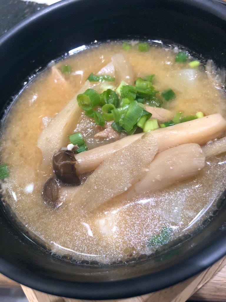 spica13eri's tweet photo. 仙台にて、山形風芋煮と仙台風芋煮を食べ比べました😋
どちらも美味しいけど、強いて言えば山形風の方が好みかなぁ🤔💭 https://t.co/gNIE7RCxTE