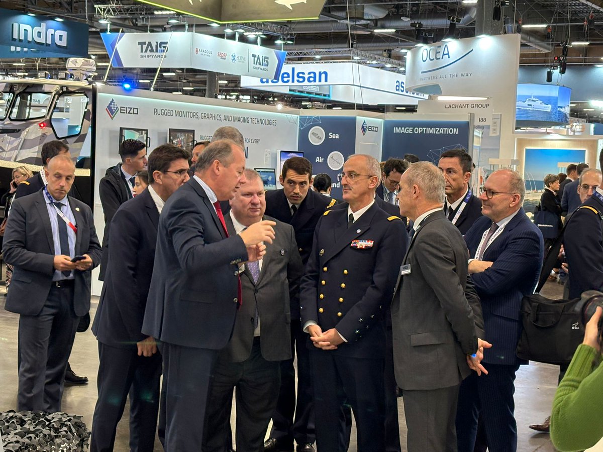 Aujourd’hui sur #Euronaval2024, j’ai eu le plaisir de recevoir le <a href="/DG_Armement/">Délégué général pour l’armement</a>, le <a href="/CEMM_FR/">Chef d'état-major de la Marine</a> et Pierre-Éric Pommellet, PDG de <a href="/navalgroup/">Naval Group</a> et Président du <a href="/Gican_InduNav/">GICAN</a>. L'occasion d'évoquer notre expertise d'armurier et de munitionnaire naval, à travers notamment la tourelle