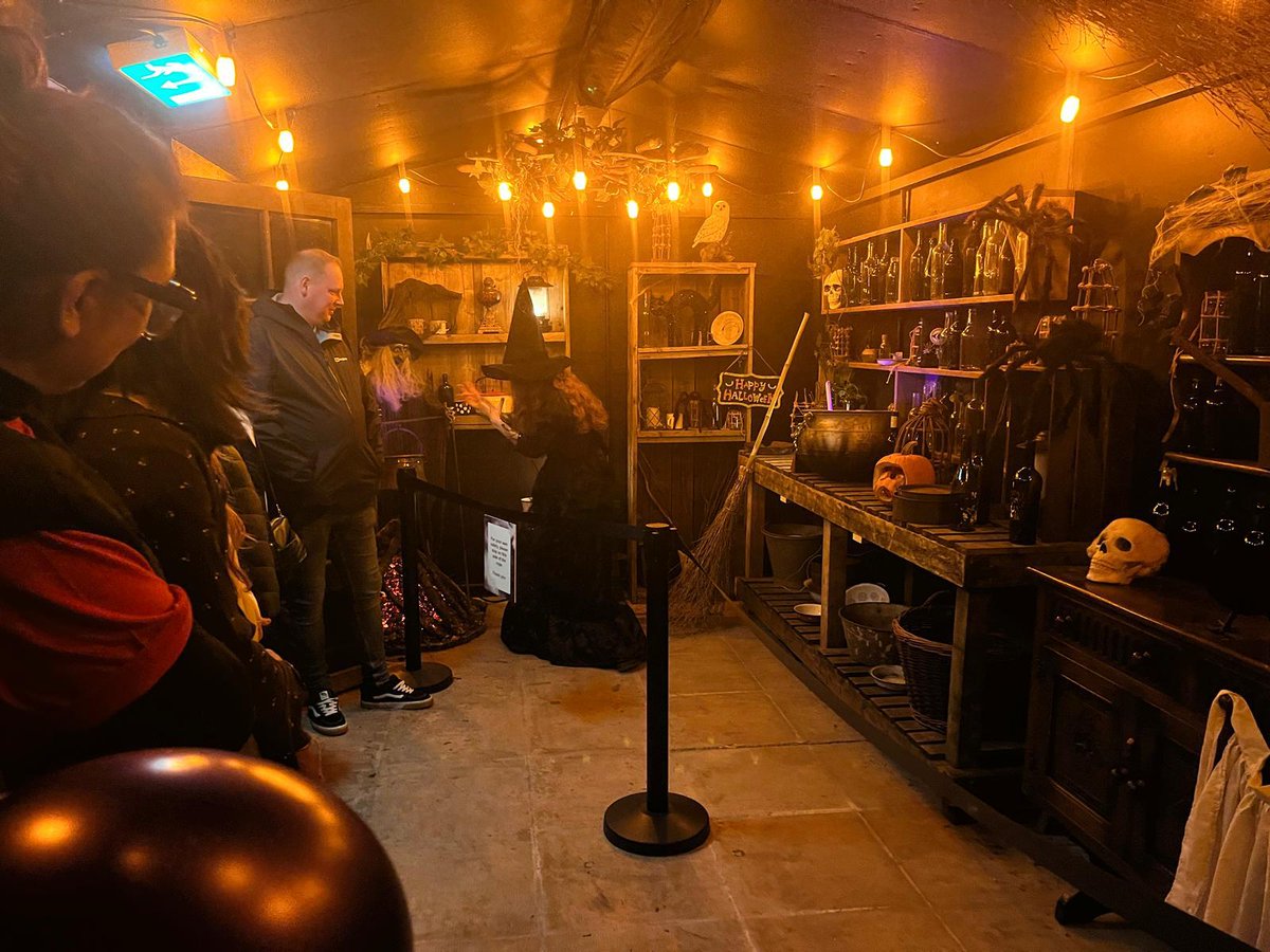 CreativeCollene's tweet image. It was a joy to perform in this promenade #theatre show at Webbs West Hagley!😄 I played Willow the Witch in Hagley's Haunted House. I had brilliant feedback &amp;amp; the venue staff were all so lovely! There were several spaces to walk through &amp;amp; this is the witch's kitchen.
#actorslife