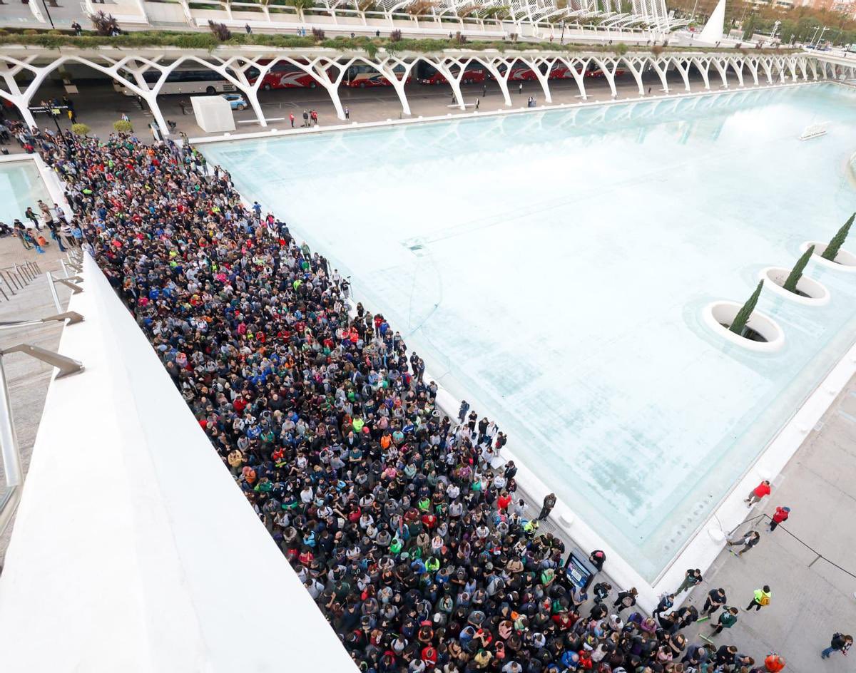 davidrodriguezc's tweet image. I couldn't be prouder of the Spanish people who went to help with their hands in the area (Valencia), counted by the dozens of thousands 🙌 — You all are real superheroes🦸
These are the only positive news:
Images: Levante EMV